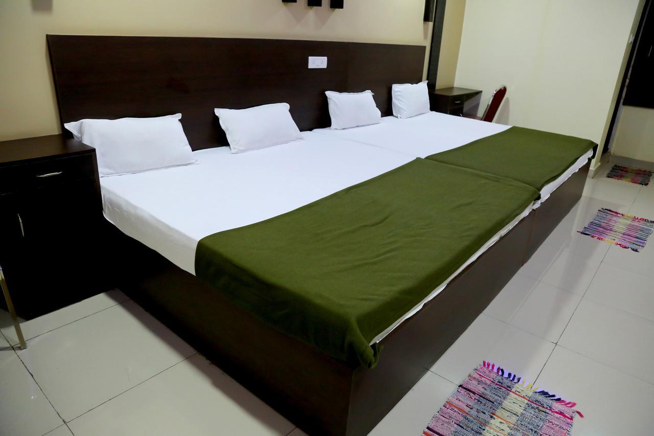 Divya Lodge Hyderabad Ngoại thất bức ảnh