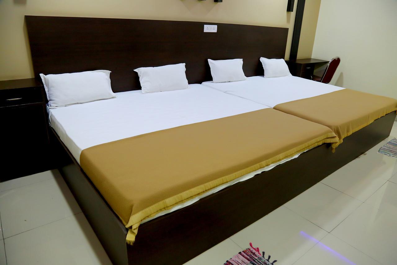 Divya Lodge Hyderabad Ngoại thất bức ảnh